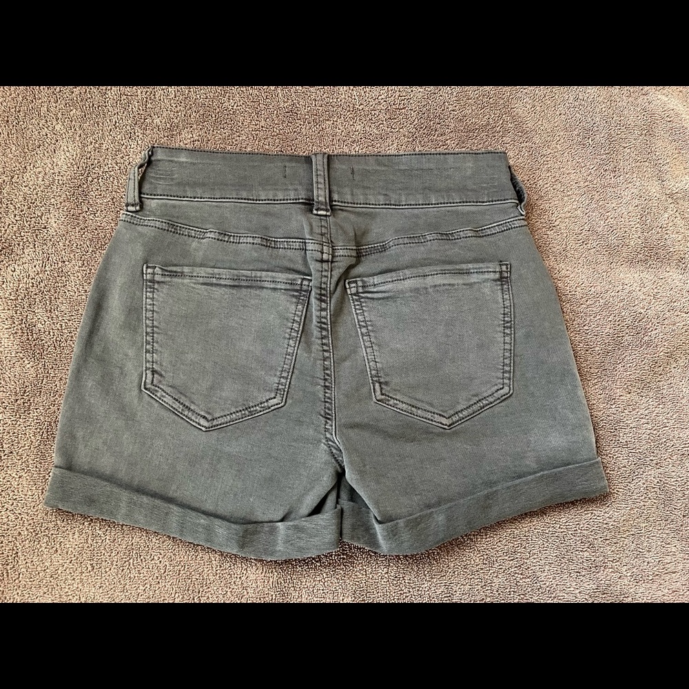 So…Woman grey shorts Low rise size 0/24W 4 inch inseam stretch